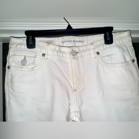 Banana Republic White Flared boot cut Jeans. Size 10 Sum-06 NWOT - Picture 2 of 12